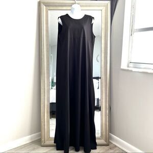 UMBRANDED Loose Simple Solid Black Color Sleeveless V-Neck Maxi Dress Size M-L